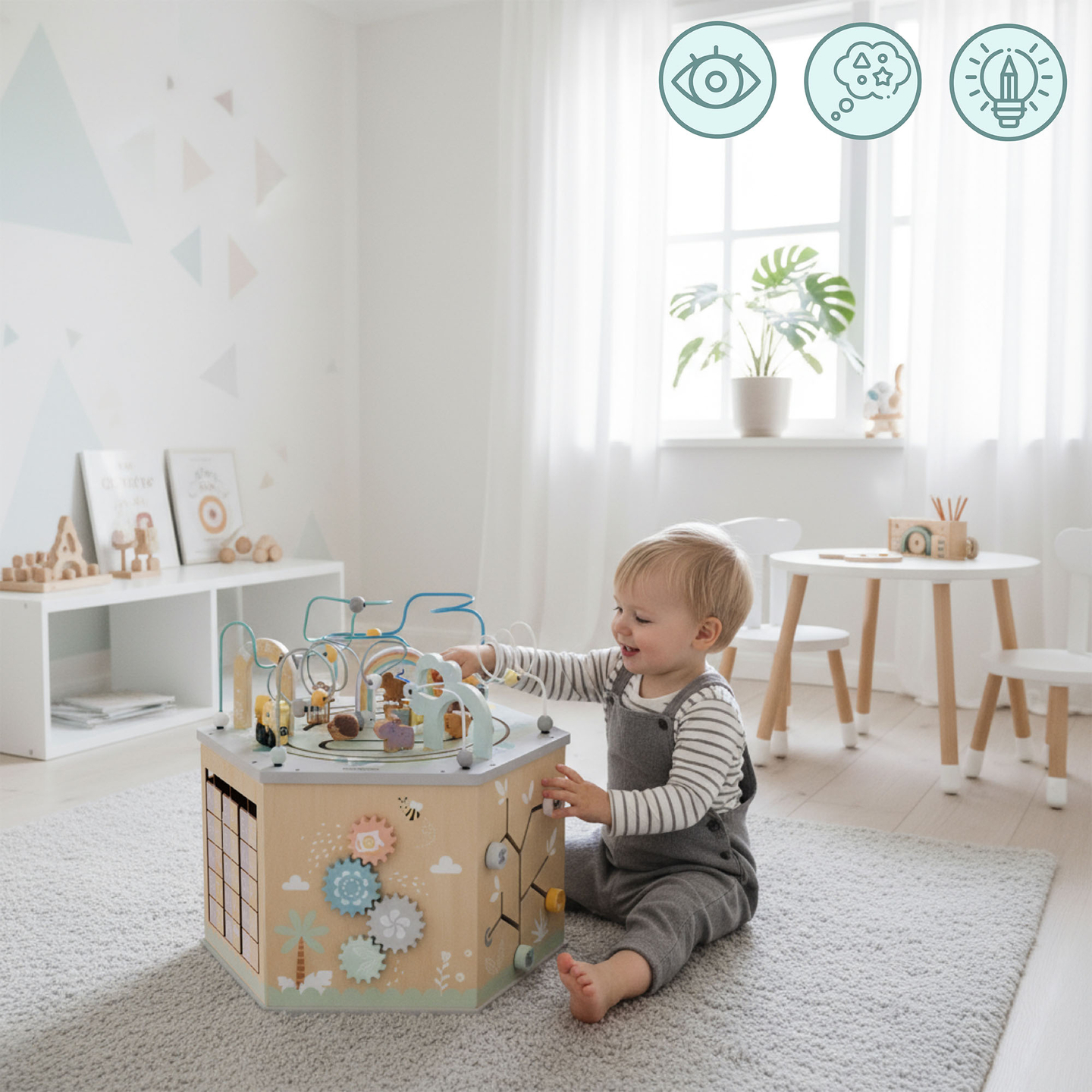 Grande cubo educacional de madeira - um brinquedo Montessori com um trem magnético e laços de motor