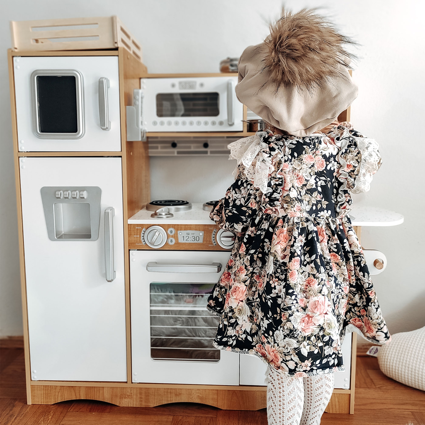 Cozinha XXL em madeira com iluminação LED, avental e acessórios