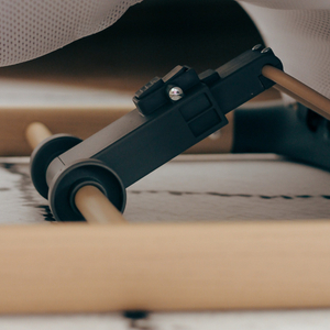 Cadeira de balanço 2 em 1 com inserção Moby-System LILY – cinza