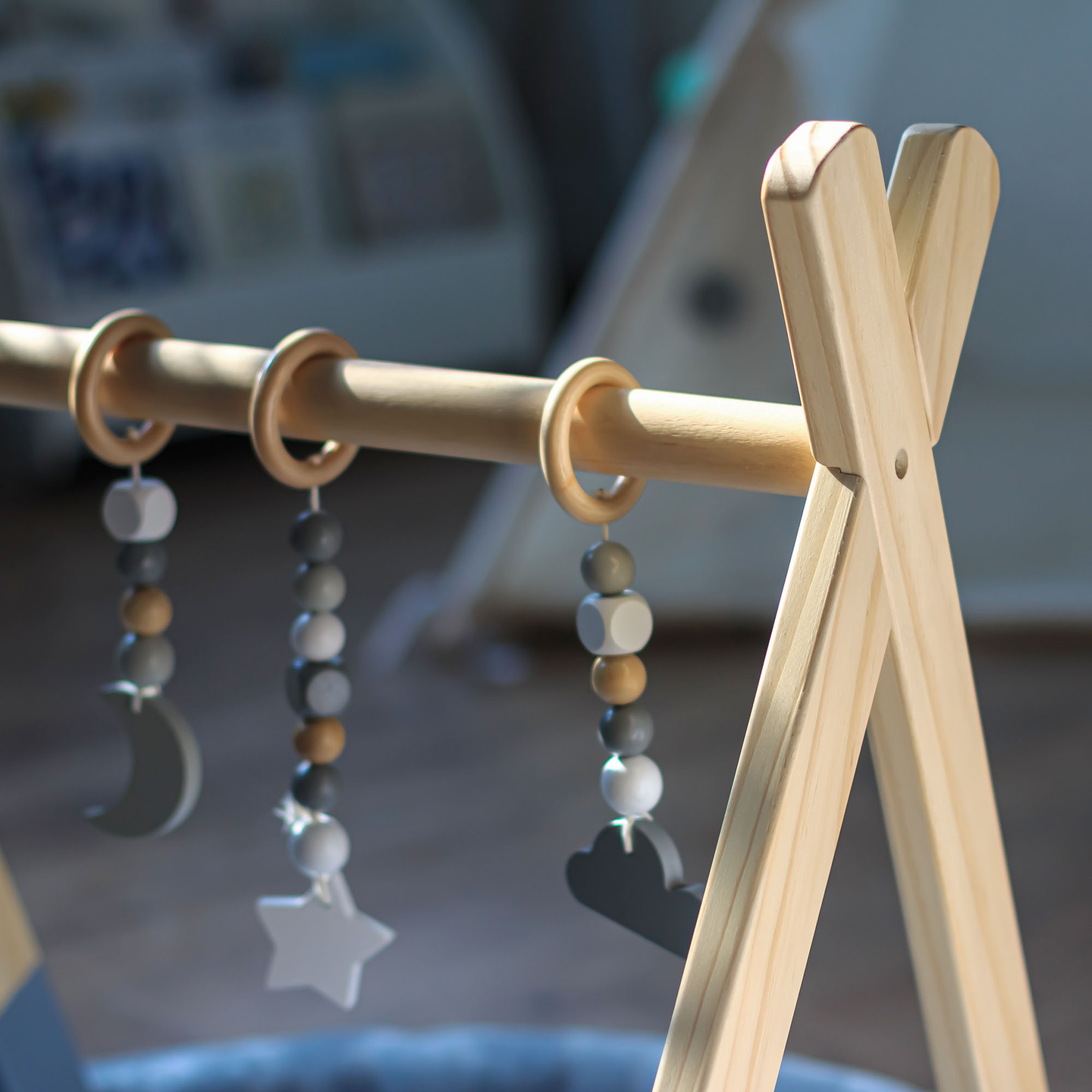 Suporte educativo de madeira Baby Gym - cor cinzenta