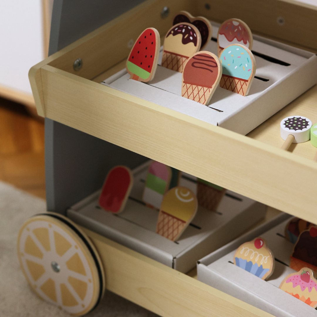 Geladaria de madeira sobre rodas - carrinho de gelados