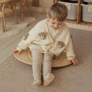 Prancha de equilíbrio de madeira com labirinto e bolas - um balancim