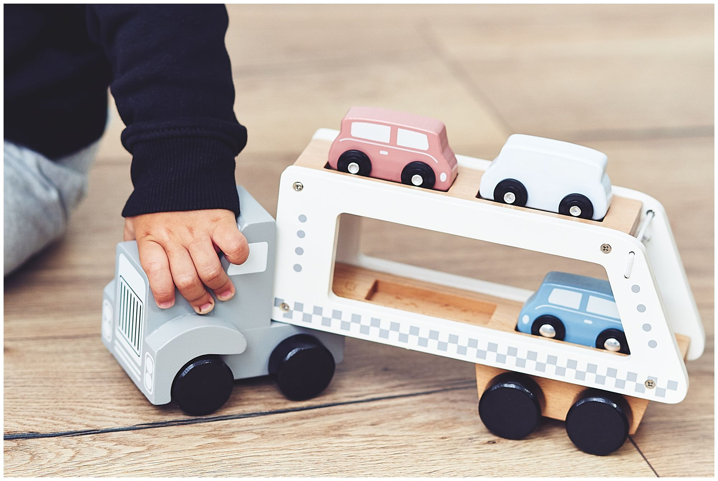 Caminhão de madeira - semirreboque com 4 carros