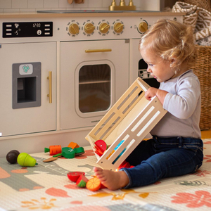 Frutas e legumes de madeira para cortar
