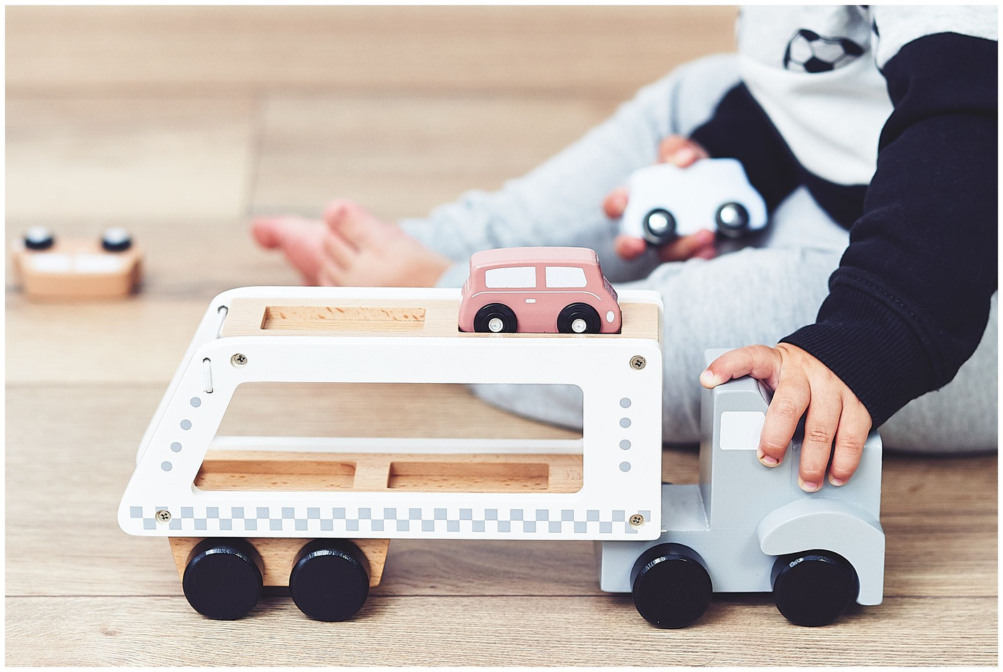 Caminhão de madeira - semirreboque com 4 carros