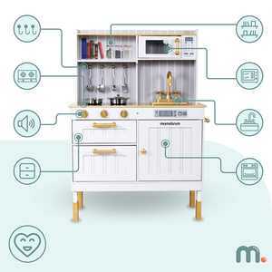 Cozinha branca em madeira com acessórios e avental