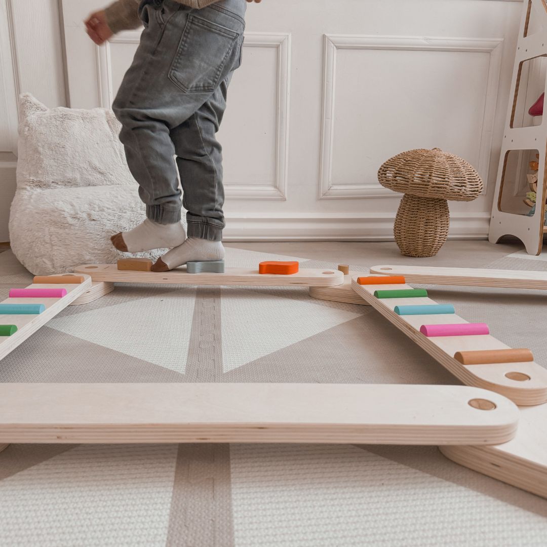 Pista de equilíbrio em madeira - caminho sensorial - 14 elementos