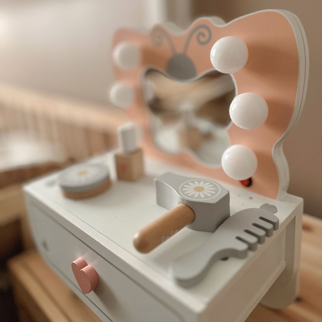 Mini toucador em madeira com iluminação LED - Butterfly