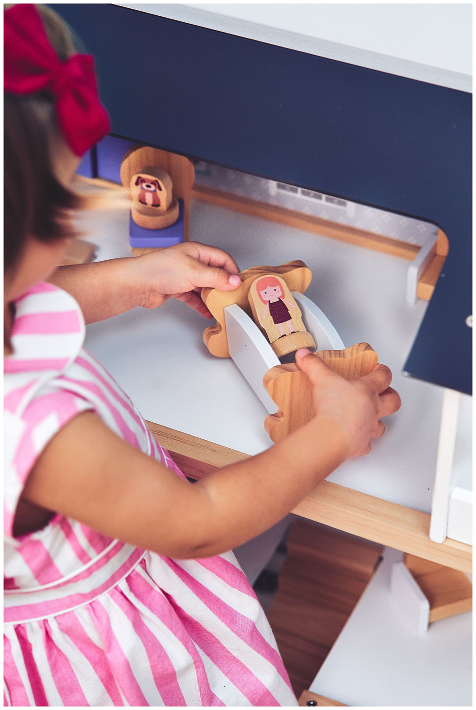 Casa de bonecas de madeira branca com acessórios 18 unid.