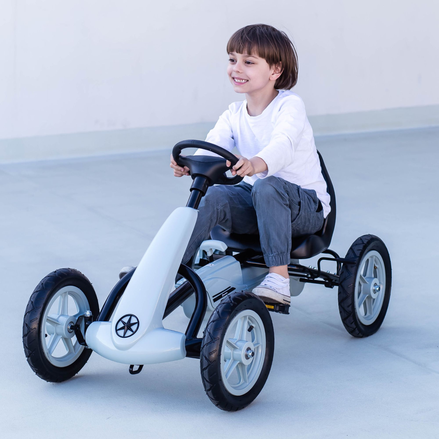 Kart a pedal EVOQUE para crianças - passeio para crianças de 5 a 8 anos - cinza