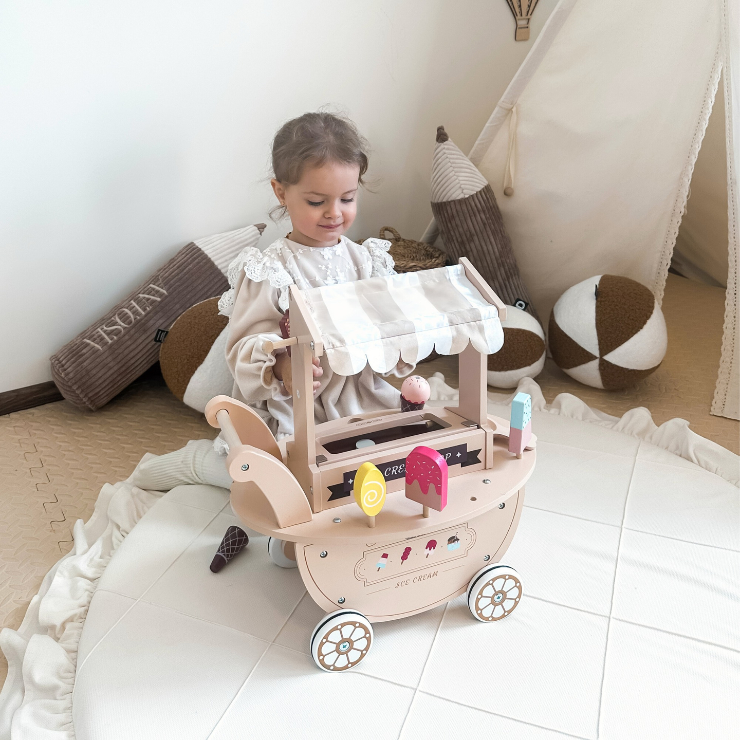 Sorveteria infantil de madeira - carrinho sobre rodas com acessórios