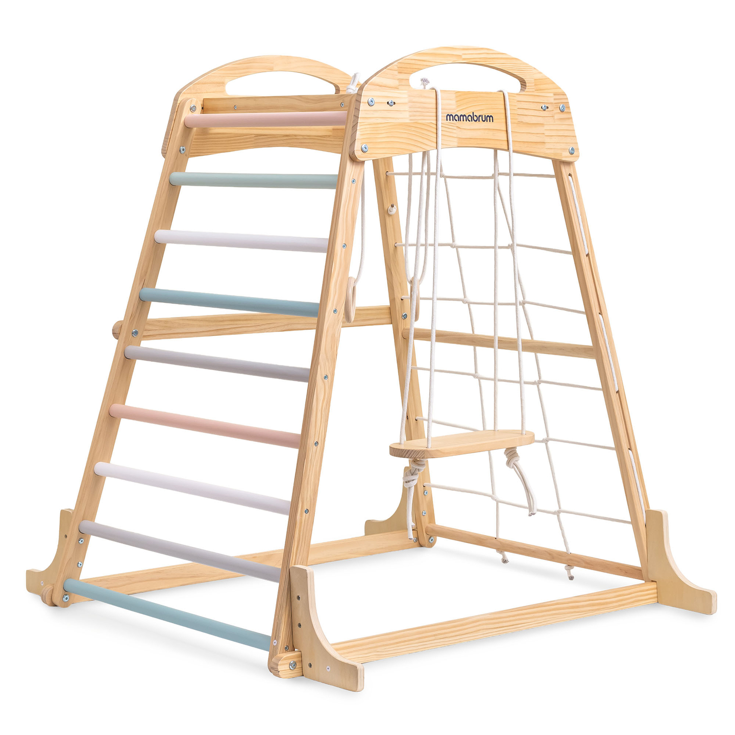 Parque infantil coberto de madeira com balanço, argolas de ginástica e rede de escalada