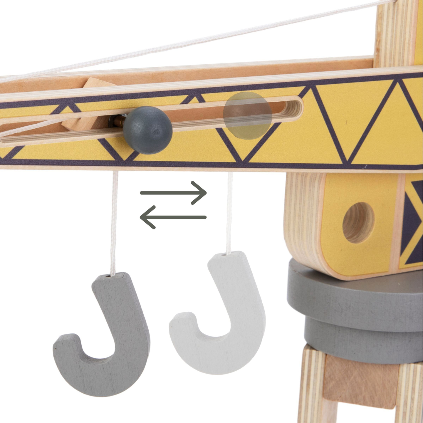 Canteiro de obras de madeira com grande guindaste móvel e veículos, guindaste de torre