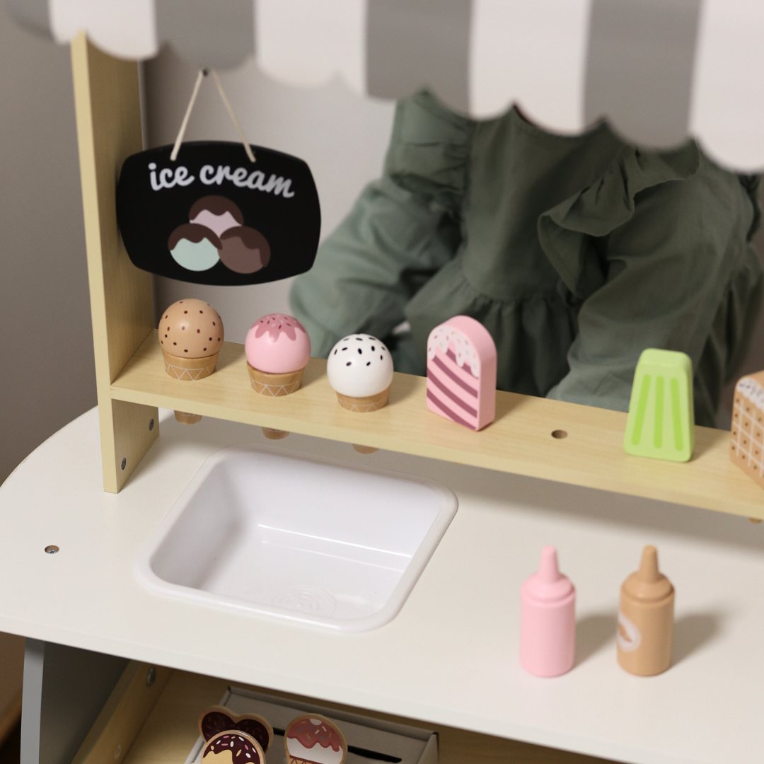 Geladaria de madeira sobre rodas - carrinho de gelados