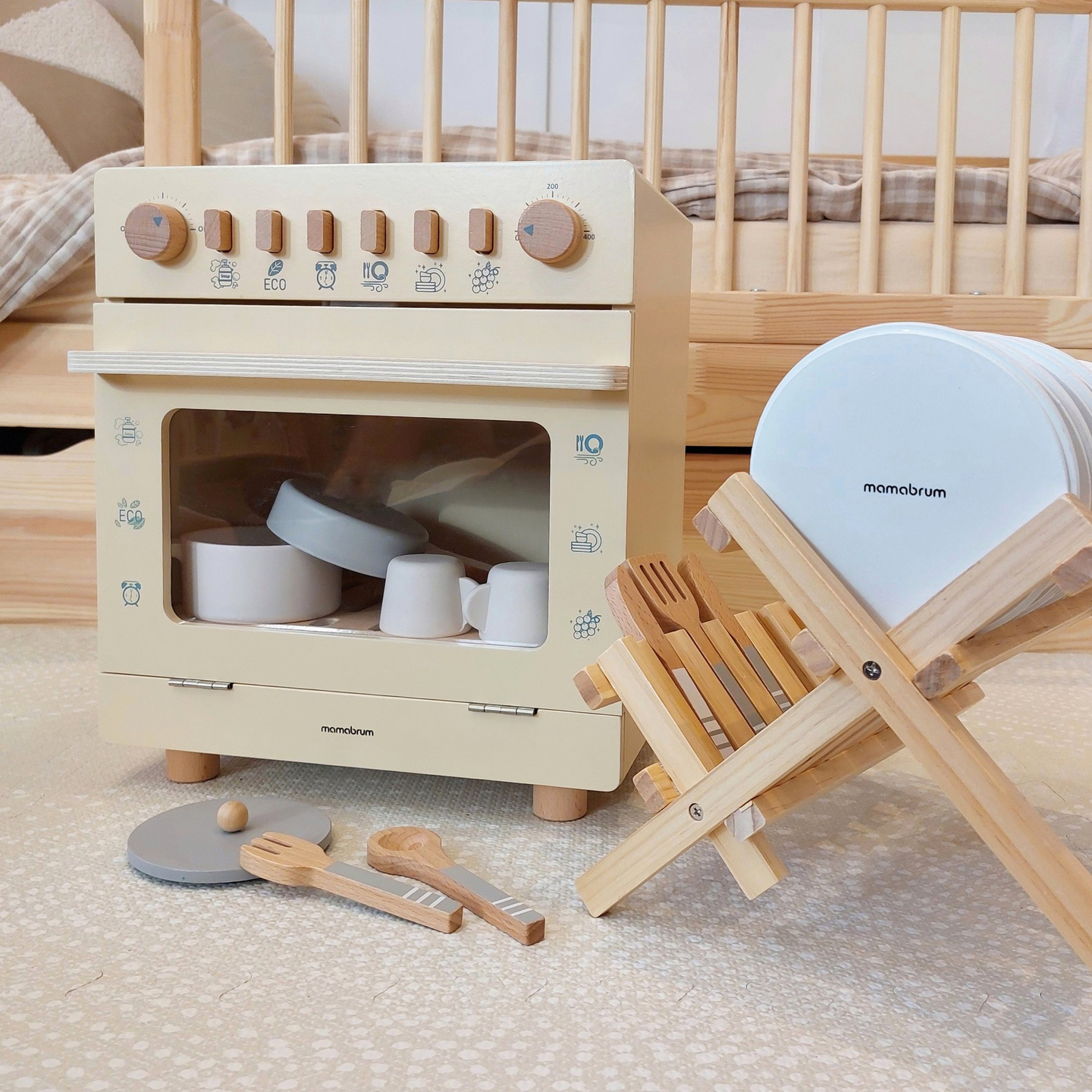 Máquina de lavar louça de madeira com acessórios