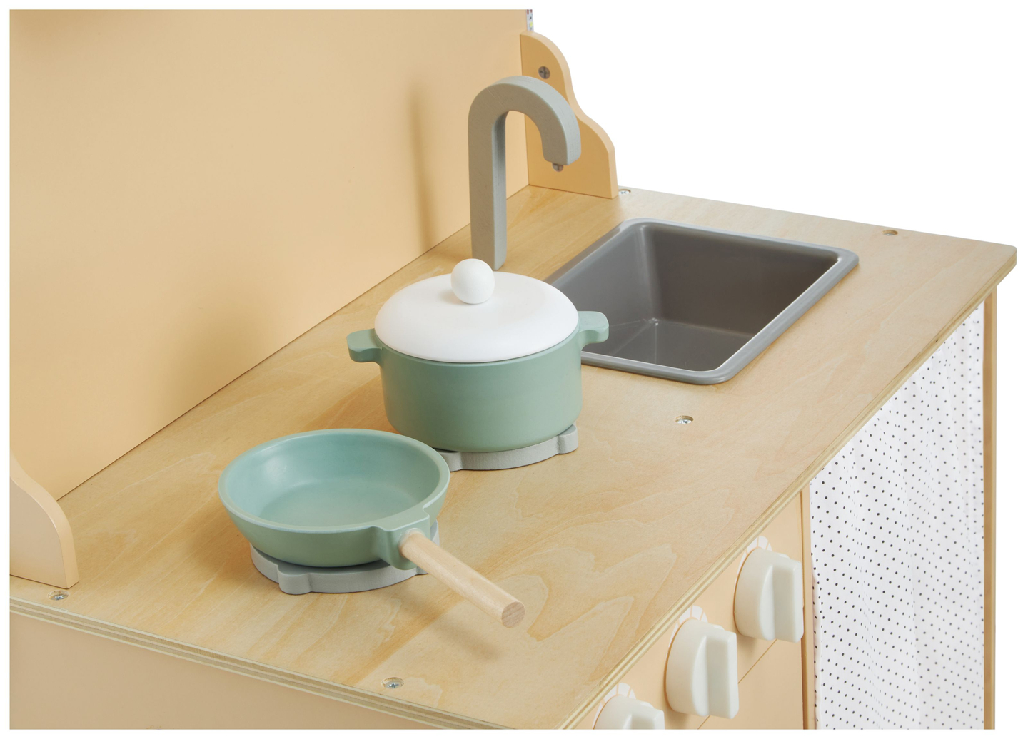 Cozinha de madeira com avental, acessórios e iluminação LED