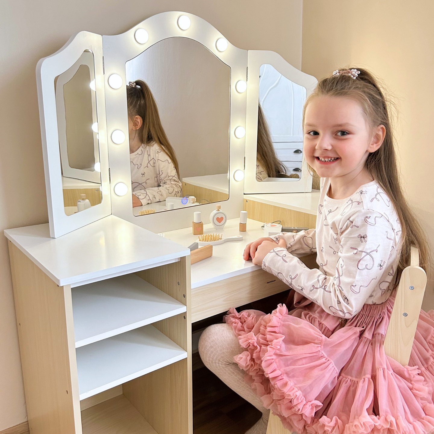 Penteadeira de madeira para crianças com cadeira, acessórios e iluminação LED