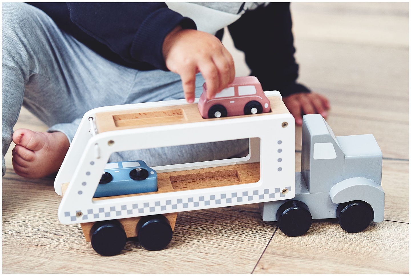 Caminhão de madeira - semirreboque com 4 carros