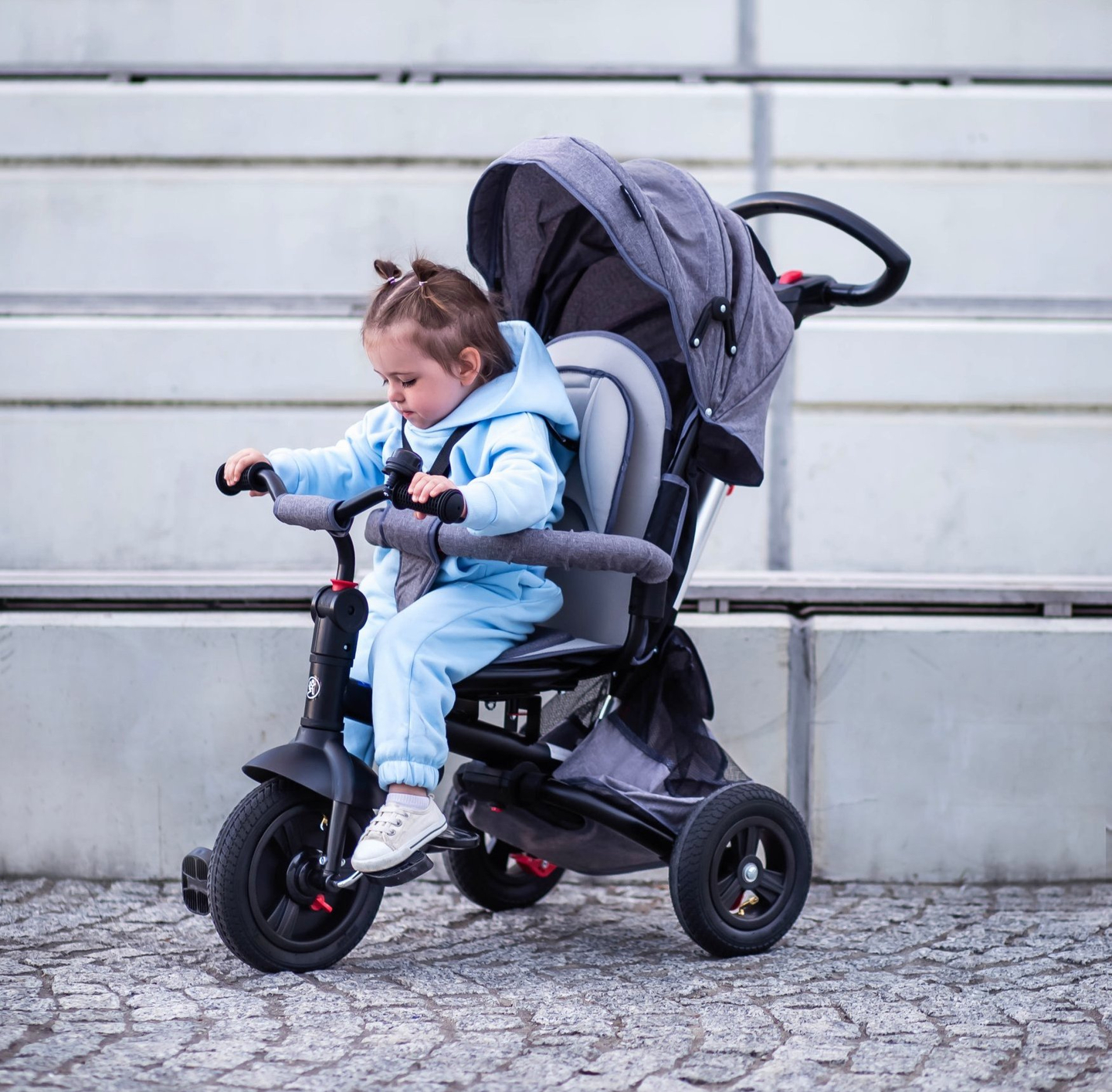 Triciclo Tobi Velar + capa de chuva - cinza