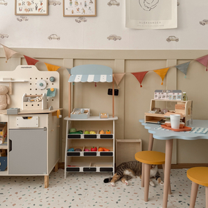 Mercearia - uma barraca de madeira com caixas, caixa registradora e terminal