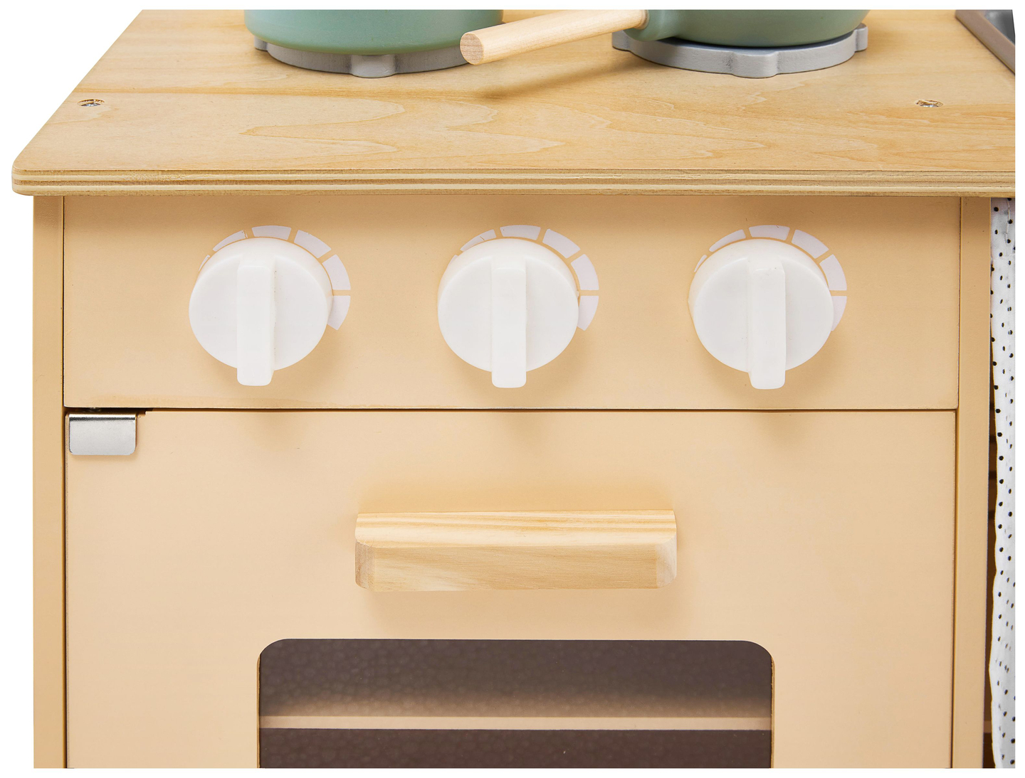 Cozinha de madeira com avental, acessórios e iluminação LED