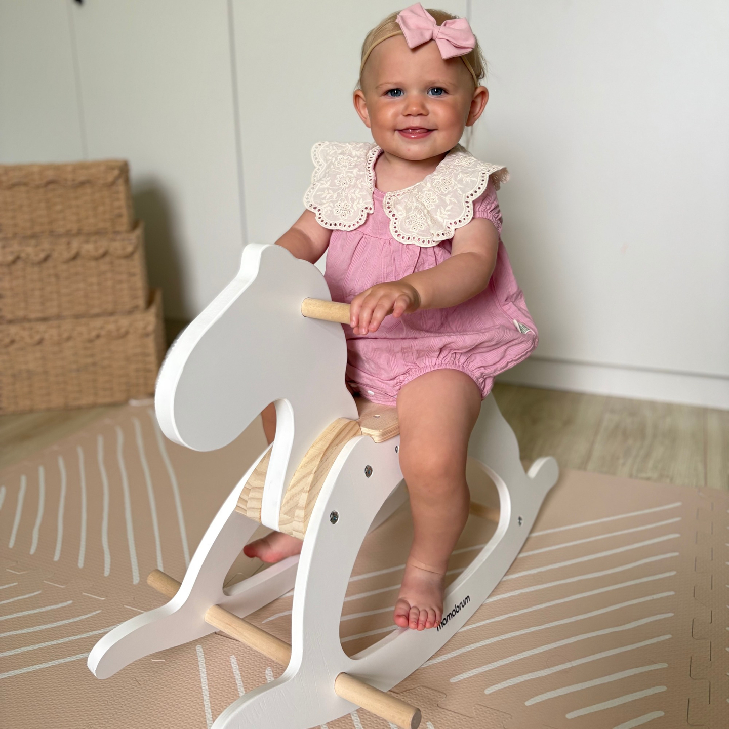 Cavalo de balanço de madeira - branco - a partir dos 12 meses