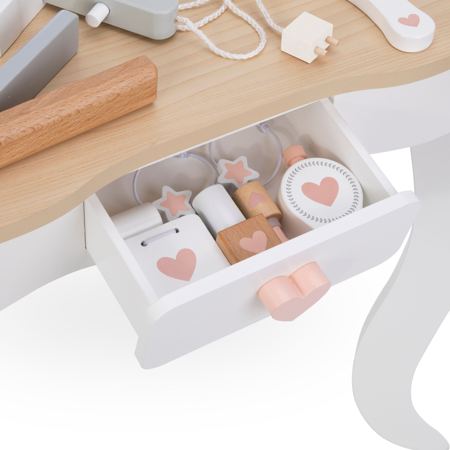 Penteadeira de madeira com banco e acessórios