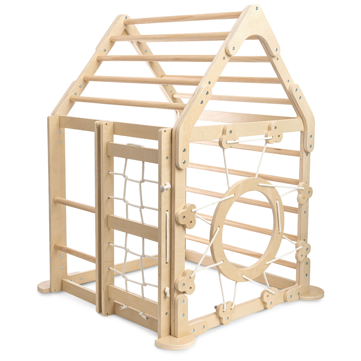 Playground interno de madeira para crianças - uma casa com escadas e um escorregador