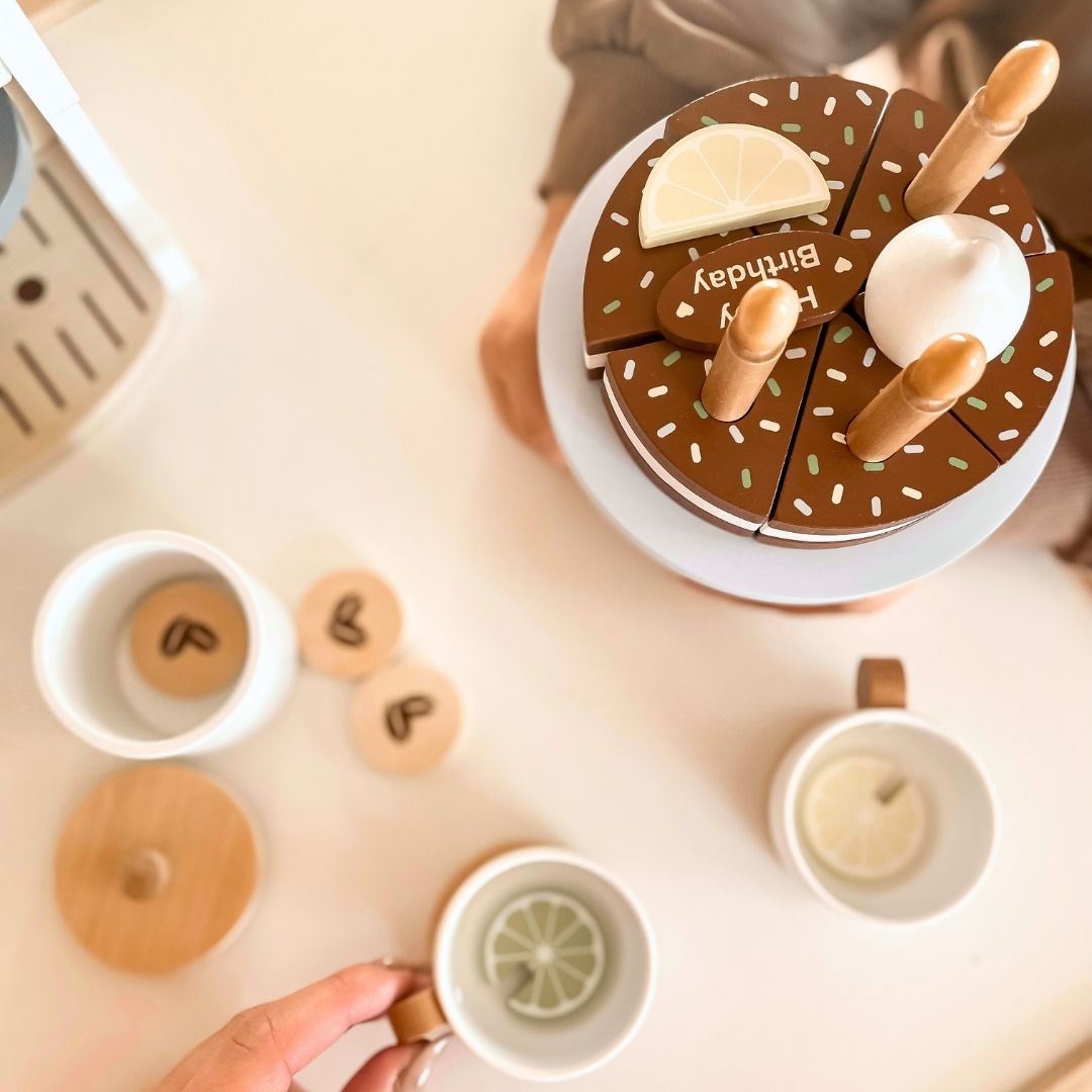 Bolo de aniversário de madeira para cortar