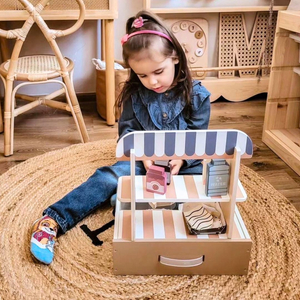 Loja dobrável de madeira - café, confeitaria com acessórios