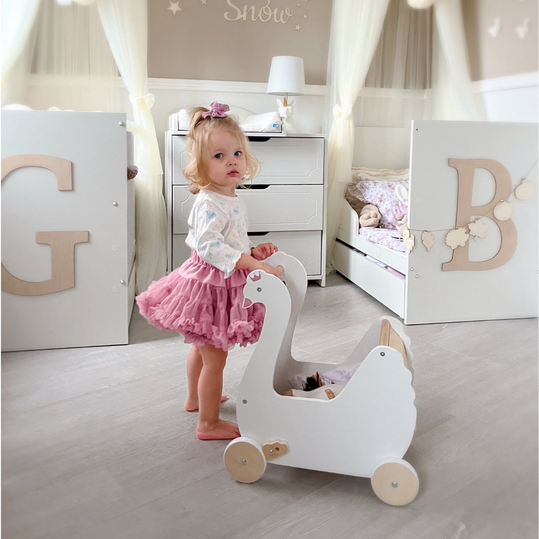 Carrinho de boneca de madeira - Cisne