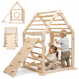 Playground interno de madeira para crianças - uma casa com escadas e um escorregador