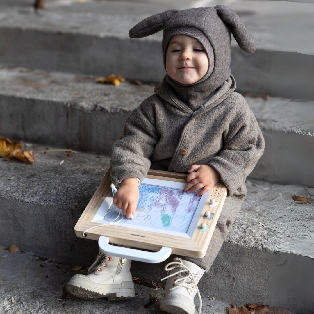 Álbum de recortes de madeira com selos - prancheta