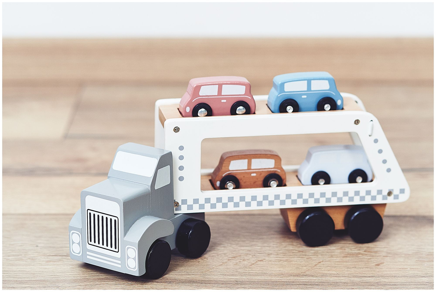 Caminhão de madeira - semirreboque com 4 carros