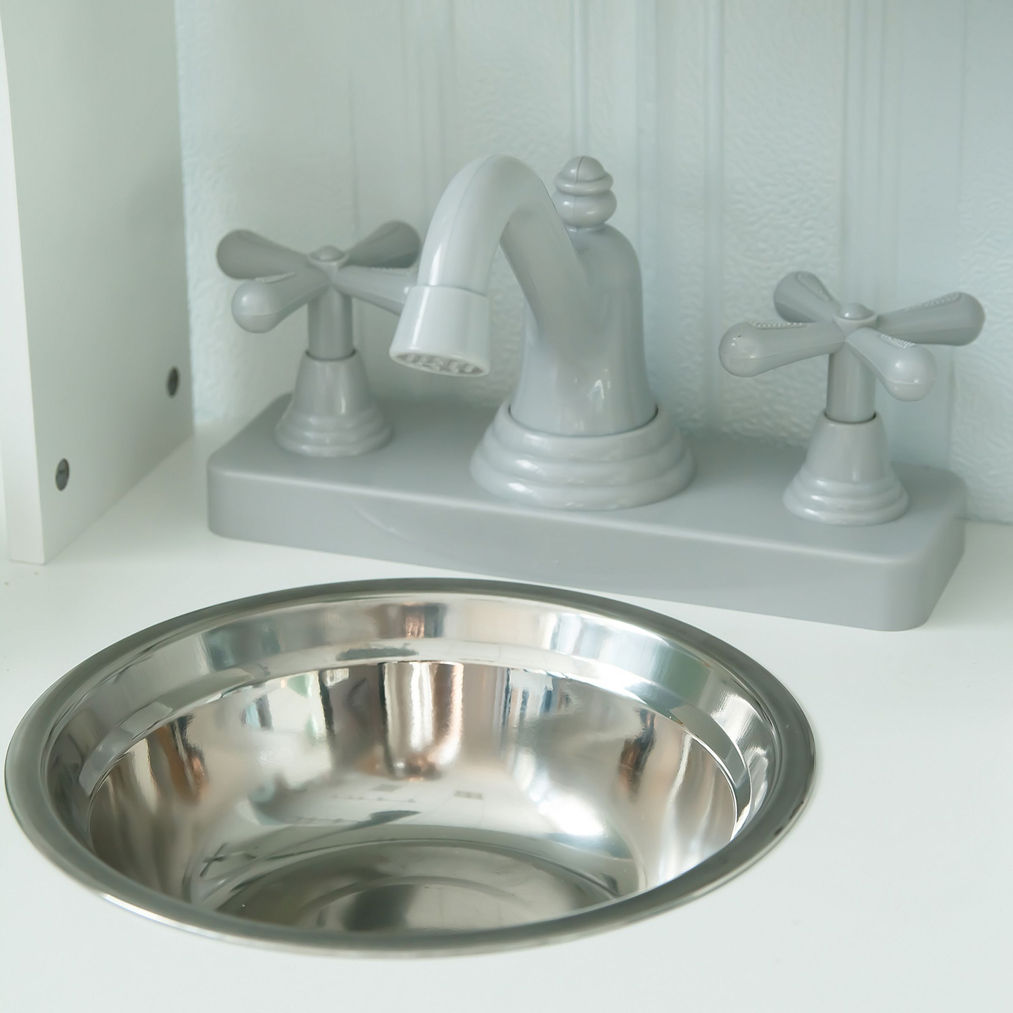 Cozinha infantil em madeira com micro-ondas