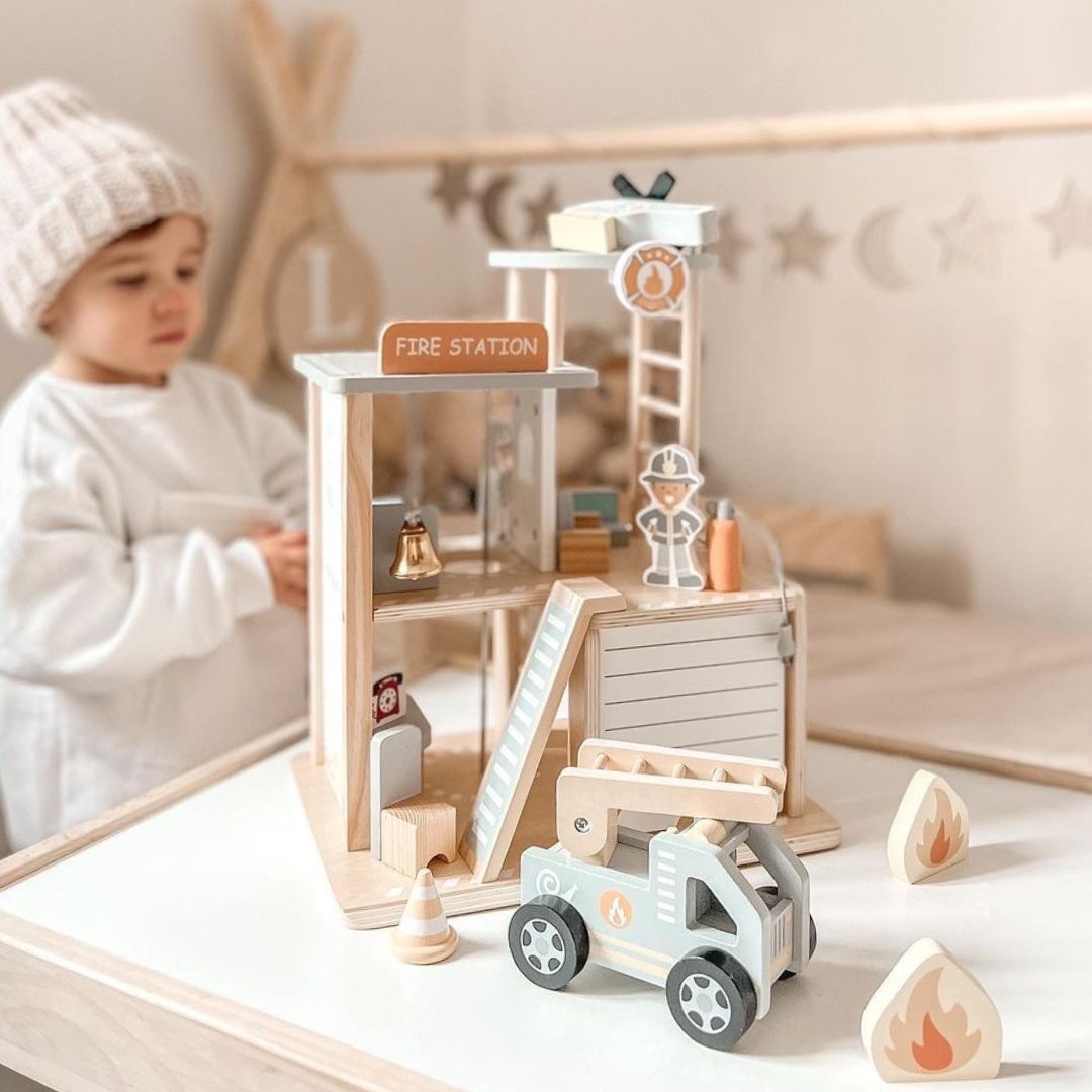 Quartel de bombeiros de madeira com acessórios, quartel de bombeiros