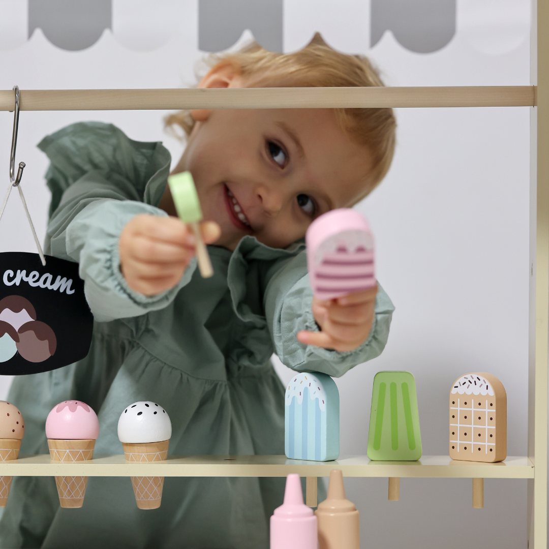 Geladaria de madeira sobre rodas - carrinho de gelados