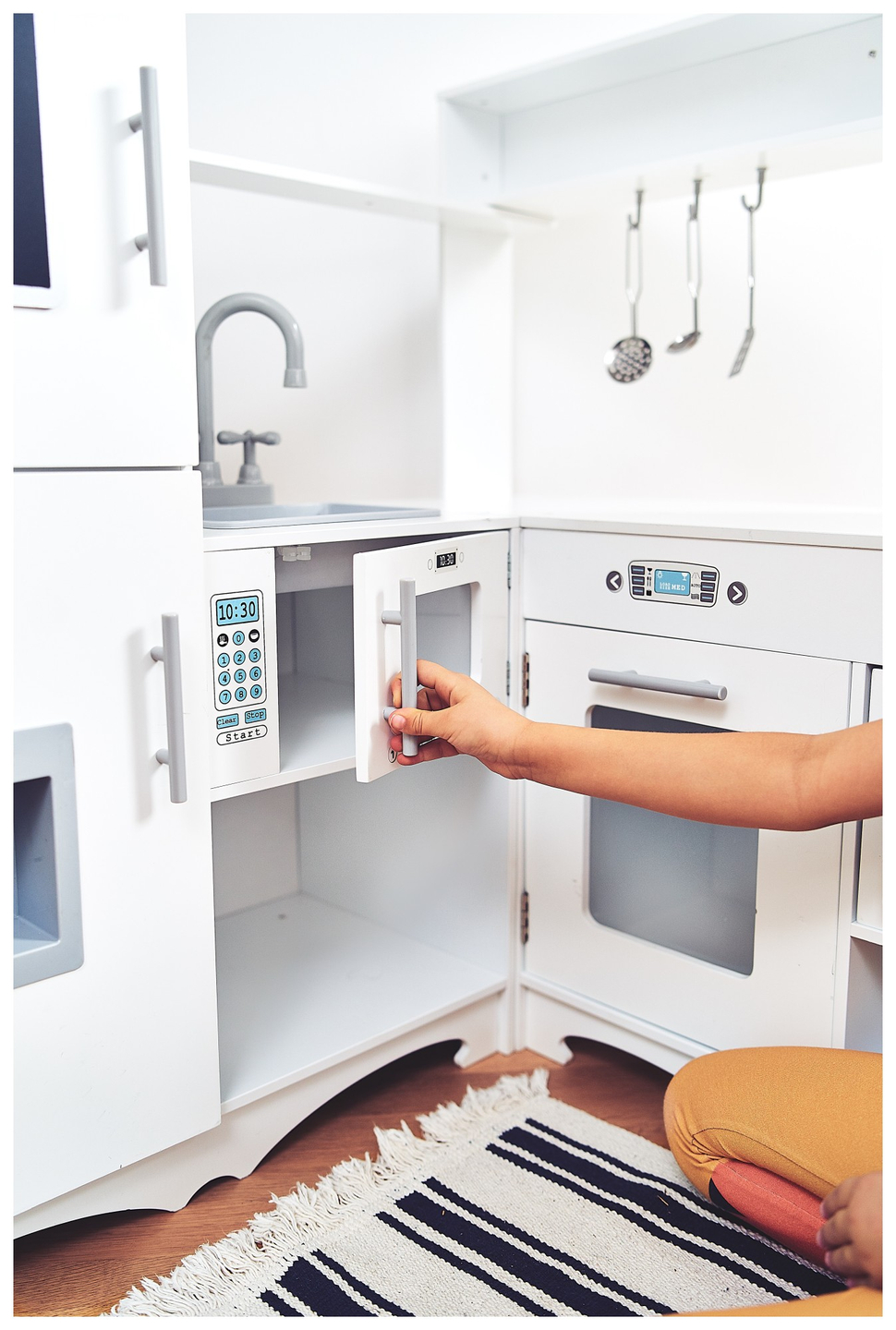 Cozinha de canto XXXL em madeira com frigorífico, forno, máquina de lavar roupa, avental e acessórios