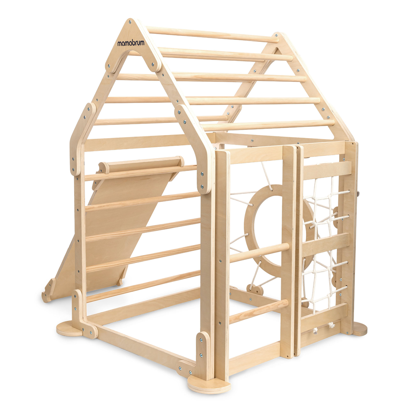 Playground interno de madeira para crianças - uma casa com escadas e um escorregador