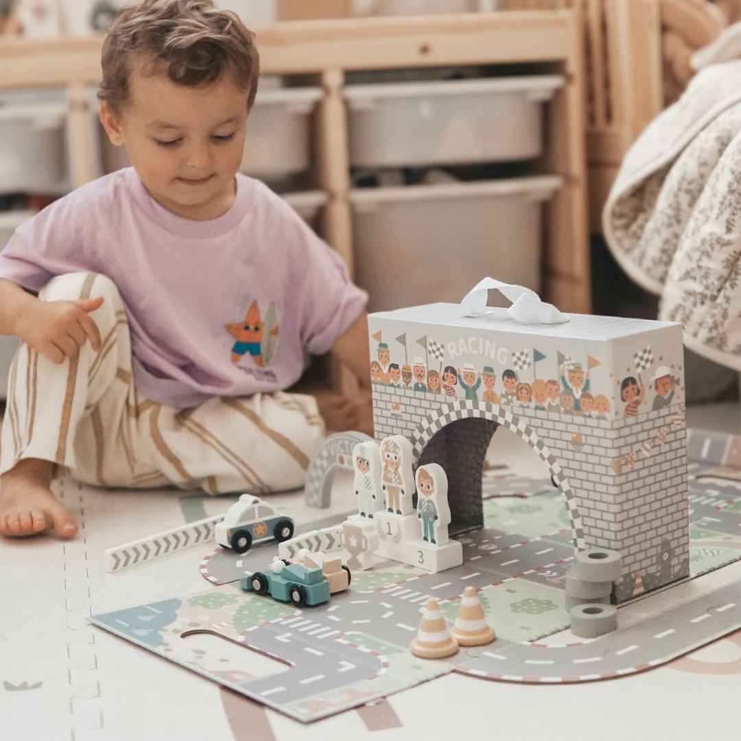 Mala magnética com pista de corrida, veículos de madeira e acessórios rodoviários