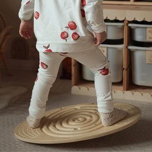 Prancha de equilíbrio de madeira com labirinto e bolas - um balancim