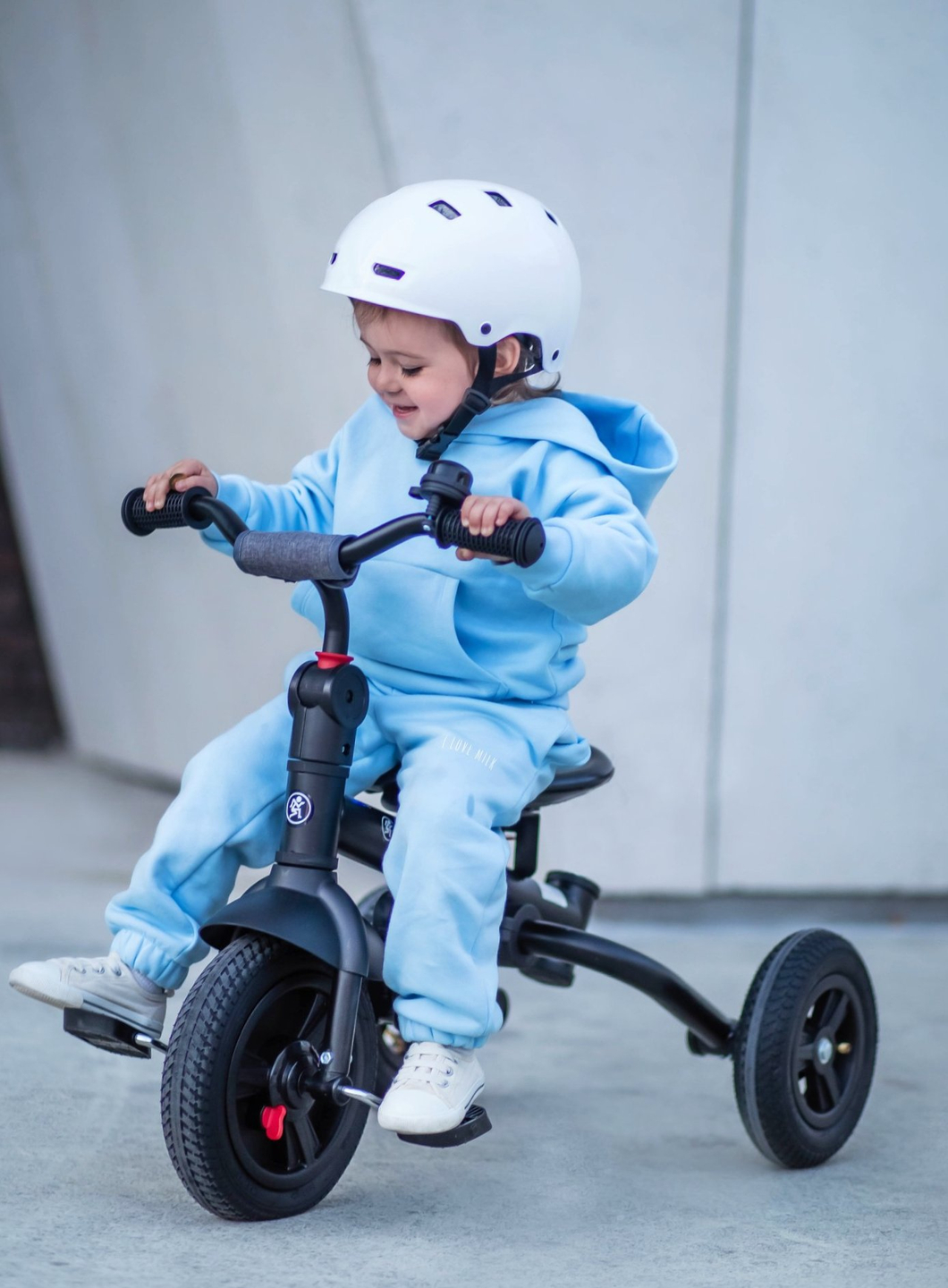 Triciclo Tobi Velar + capa de chuva - cinza