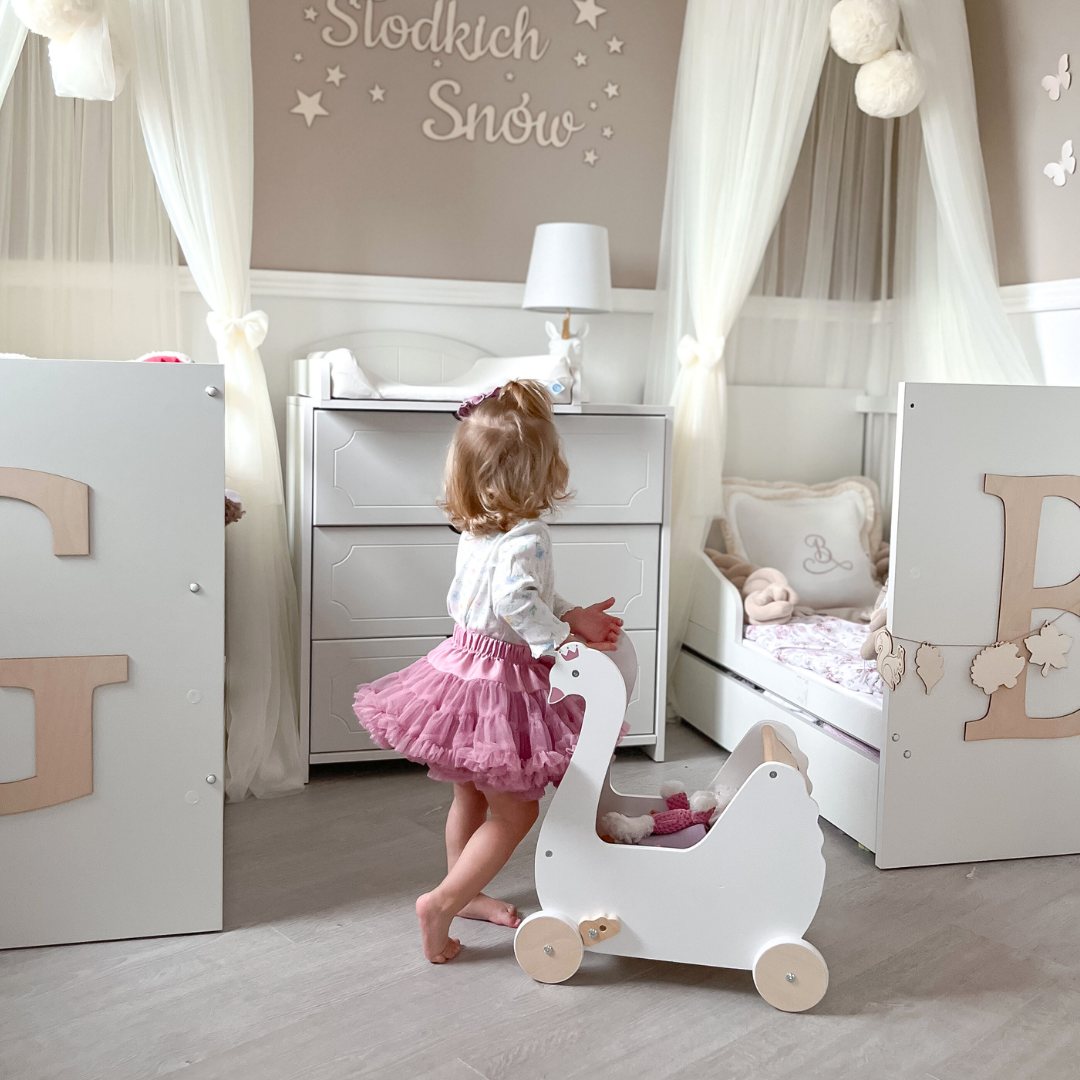 Carrinho de boneca de madeira - Cisne