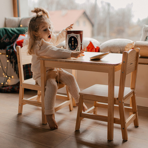 Mesa de madeira e 2 cadeiras - conjunto para crianças