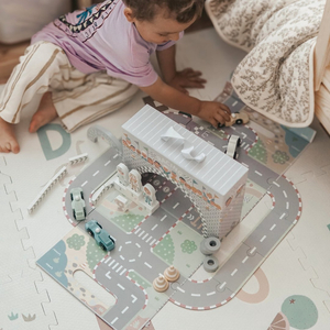 Mala magnética com pista de corrida, veículos de madeira e acessórios rodoviários