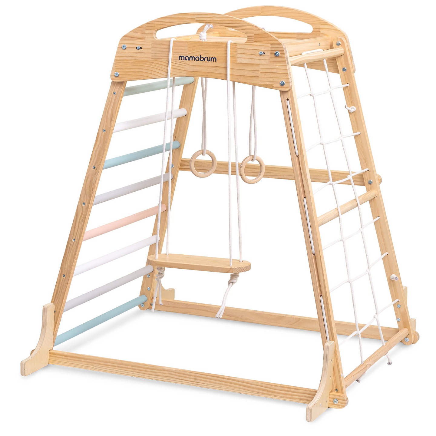 Parque infantil coberto de madeira com balanço, argolas de ginástica e rede de escalada