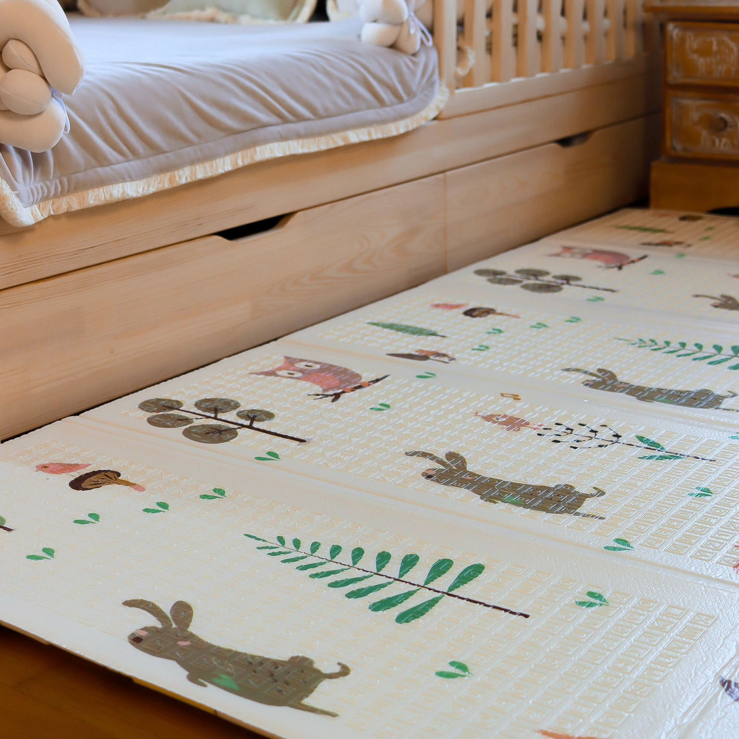 Tapete de espuma XXL dupla face - dobrável 1 CM (floresta com ursinho de pelúcia e cavalos)