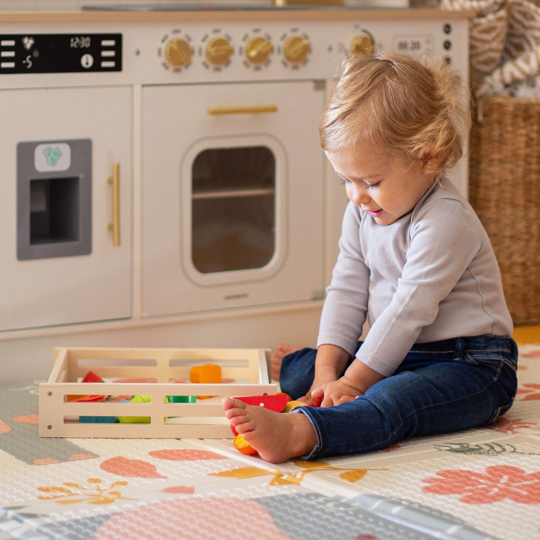 Frutas e legumes de madeira para cortar