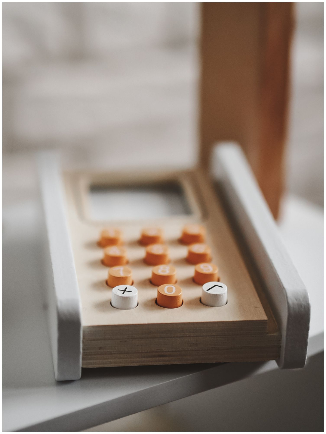 Mercearia - uma barraca de madeira com caixas, caixa registradora e terminal