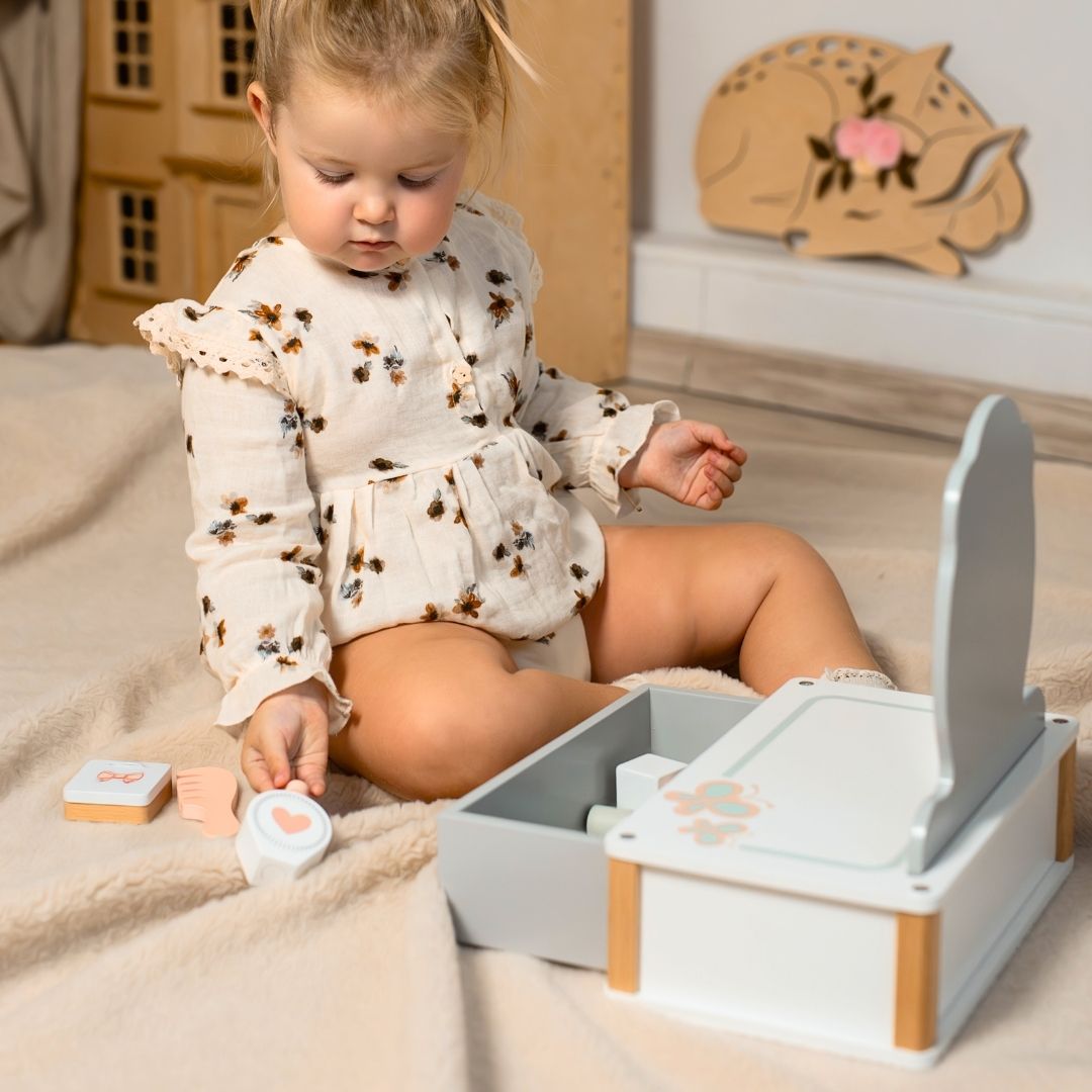 Penteadeira de madeira para crianças com acessórios